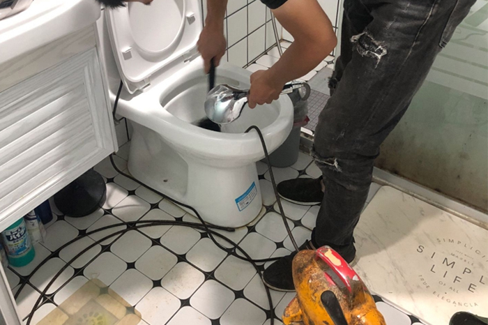 河西马桶堵塞自己疏通还是找师傅？专业上门服务让你省时更省心